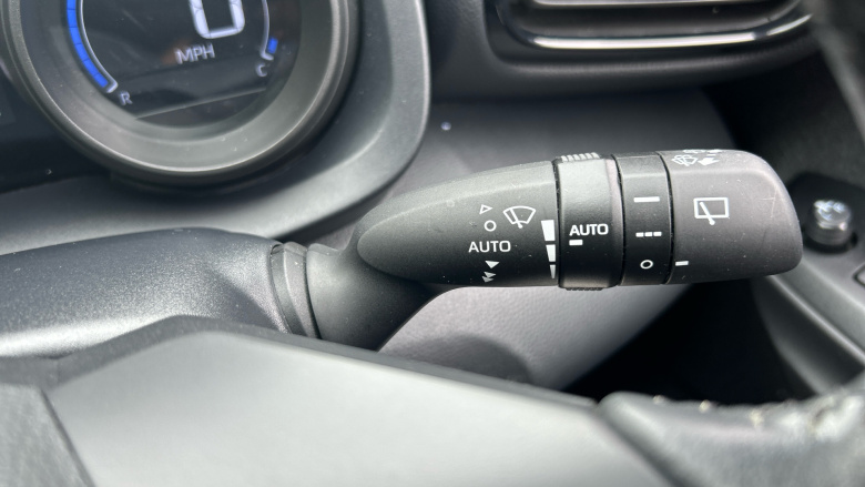 Toyota Yaris 1.5 Hybrid Design 5dr CVT Hybrid Hatchback